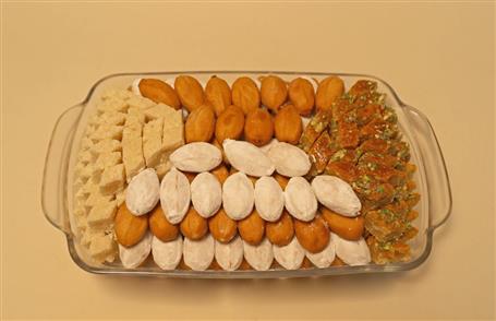 باقلوا، لوز بادام، قطاب دو رقم - ظرف پیرکس