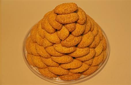 نان كنجدي - ظرف بلور گرد	