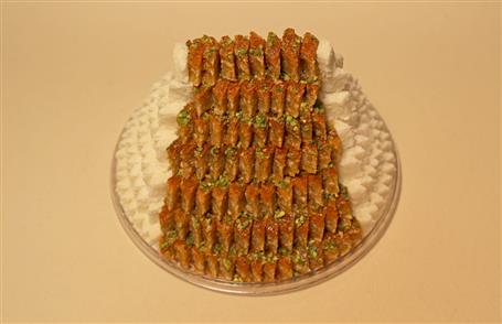 	باقلوا، لوز نارگيل - ظرف بلور گرد